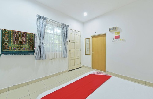 Bukit Hantu Hotel | OYO 90879 Eleven Inn