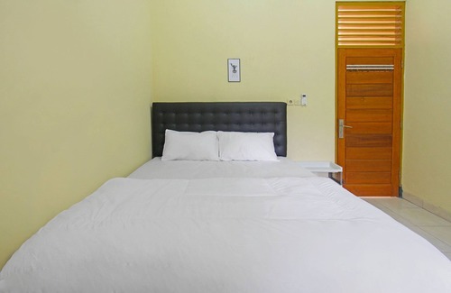 Sempe Hotel | OYO 91777 Kemuning Guesthouse