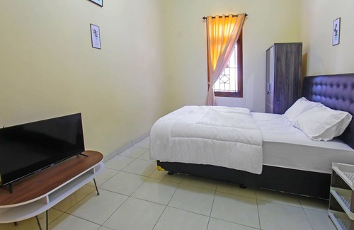 Sempe Hotel | OYO 91777 Kemuning Guesthouse