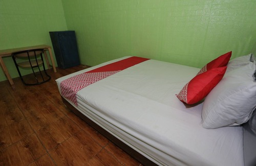 Bekasi Hotel | OYO 93021 Kost Dison