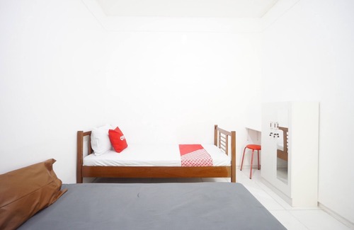 Kediri Hotel | OYO 93682 Blessing's Kediri Homestay Syariah