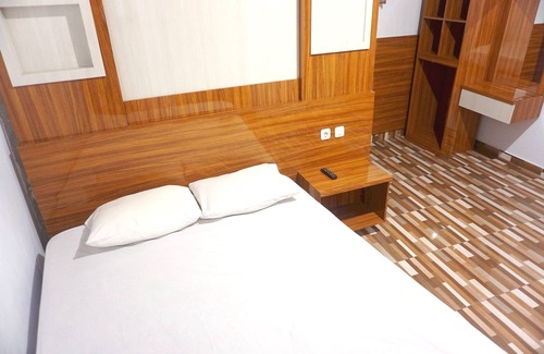 Makassar Hotel | OYO 93770 Pondom Danu 77