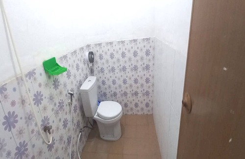 Makassar Hotel | OYO 93770 Pondom Danu 77