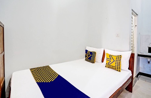 Paso Hotel | OYO 94023 Kost Stan