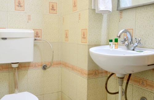 Saidapet Hotel | OYO 9911 Apartment Shylee Niwas