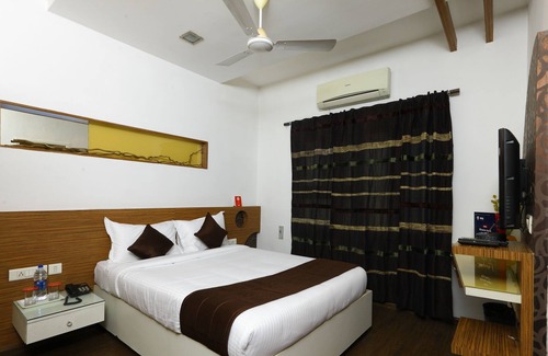 Saidapet Hotel | OYO 9911 Apartment Shylee Niwas