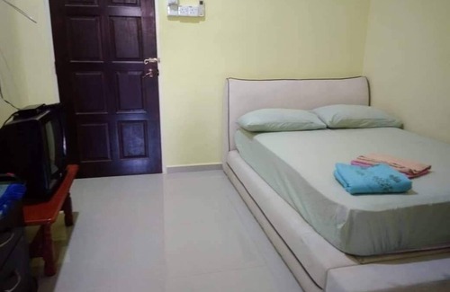 Dungun House | OYO Homes 90600 Ummi Chalet Dungun