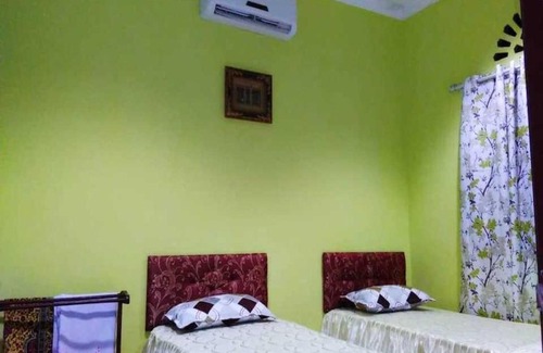Kampong Raja Hotel | OYO Homes 90590 Mazhomestay