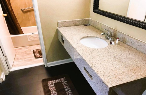 Governor's Walk Hotel | OYO Hotel Tallahassee Downtown