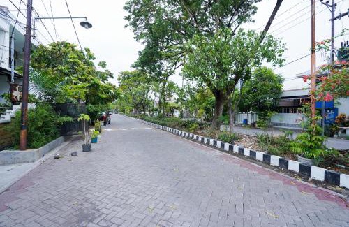 Surabaya Hotel | OYO Life 2309 Kost Si Mbok Vivi