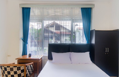 Bandung Hotel | OYO Life 3055 Rumah Enin