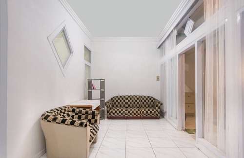 Bandung Hotel | OYO Life 3055 Rumah Enin