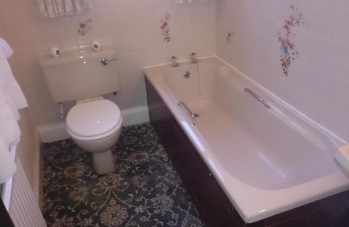 Bainbridge Hotel | OYO Rose & Crown Hotel