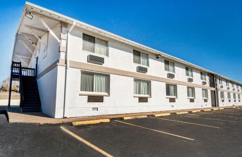 Dodge City Hotel | OYO Townhouse Dodge City KS