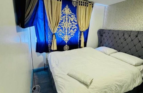 Bolton Hotel | OYO Unique Private Rooms - Bolton Central, Free Parking