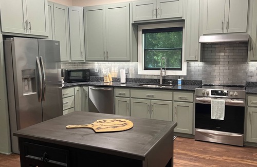 Jasper House | Ozark Vista Retreat - A one bedroom, pet friendly space with a fantastic view!