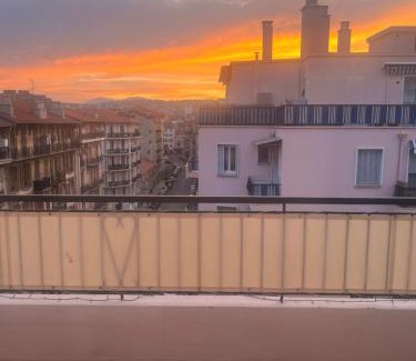 Quartier du Port Apartment | p e n t h o u s e p a n o r a m i c t e r r a c e s