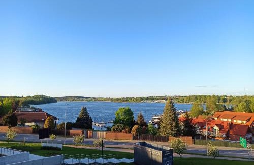 Mikolajki Apartment | P R A T U M 17 Apartament z widokiem na jezioro