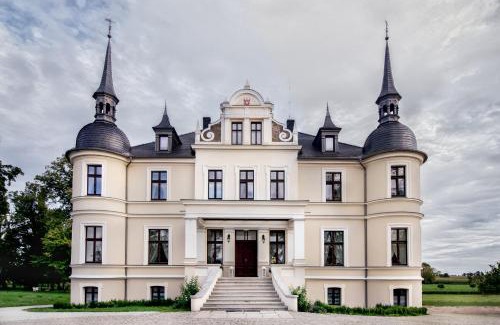 Kozmin Wielkopolski Bed & Breakfast | Pałac w Orli - pokoje, restauracja