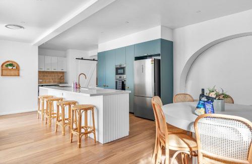 Long Jetty House | Pacific Paradise - 4 Bedroom House Central Coast