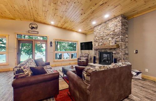 Minocqua House | Pair-a-Docks Landing