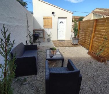 Entraigues-sur-la-Sorgue Apartment | Paisible maisonnette à Entraigues sur la Sorgue
