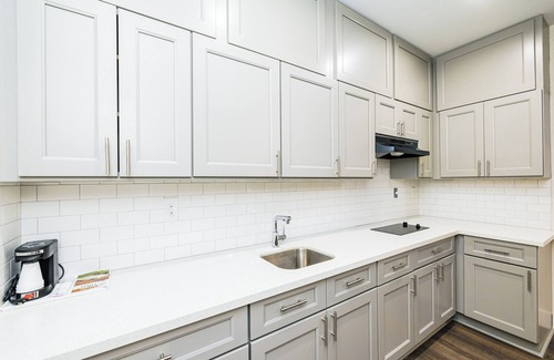 Southeast Houston Hotel | Palace Inn Blue Edgebrook