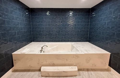 Southeast Houston Hotel | Palace Inn Blue Edgebrook