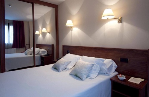 Navia Hotel | Palacio Arias & Hotel y Apartamentos Arias