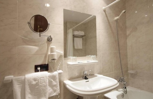 Navia Hotel | Palacio Arias & Hotel y Apartamentos Arias