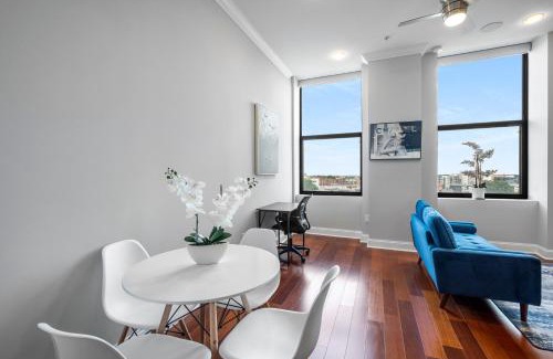Olde Kensington Apartment | Palatial 1br W Rooftop Pool