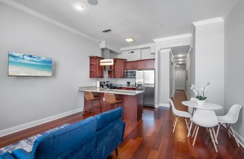 Olde Kensington Apartment | Palatial 1br W Rooftop Pool