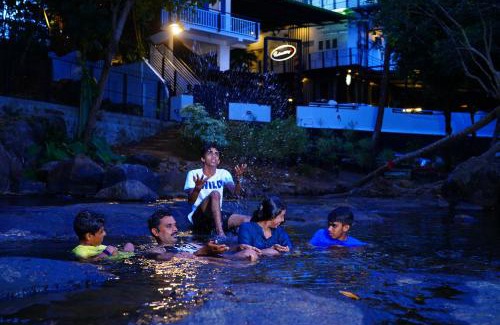 Irinjalakuda Bed & Breakfast | Palatty's Resorts