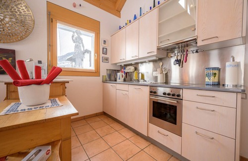 Engadin Scoul Apartment | Palazzi Pratour: Spacious 4.5 room maisonette flat with views above the historic part of the village