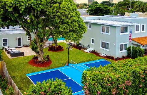 Poiciana Park II Villa | Palm Beach Oasis with BBQ, Htd Pool and Pickleball Ct