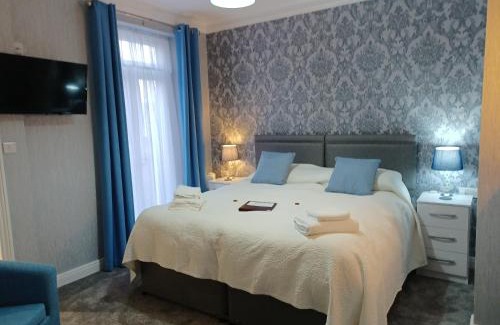 Weymouth Bed & Breakfast | Palm Court