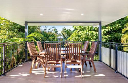 Manunda House | 'Palm Paradise' Garden Getaway near Cairns