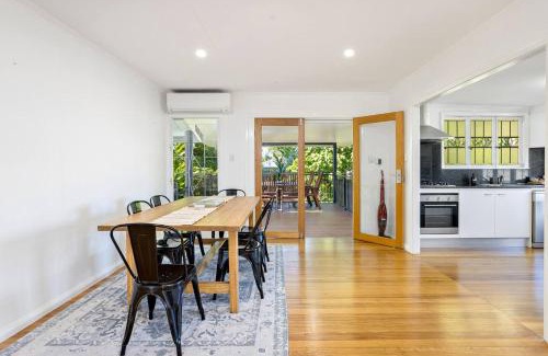 Manunda House | 'Palm Paradise' Garden Getaway near Cairns