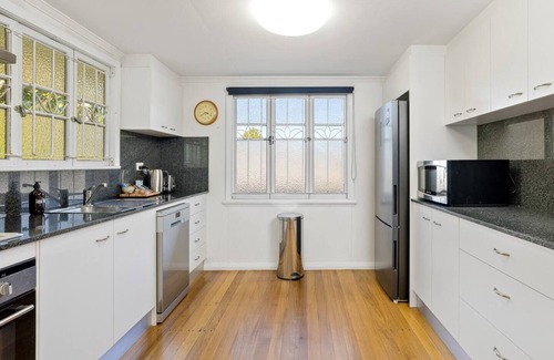 Manunda House | Palm Paradise Garden Getaway near Cairns