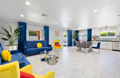 Racquet Club South House | Palm Springs Deluxe Rentals + Putting Greenn