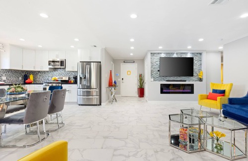 Racquet Club South House | Palm Springs Deluxe Rentals + Putting Greenn