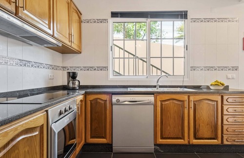 Ponta Delgada Ski Chalet | Palm Tree House by Madeira Sun Travel