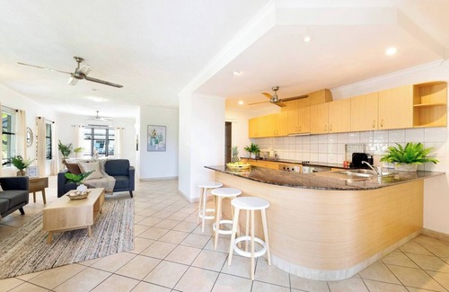 Rapid Creek Apartment | Palm Tree Paradise near Nightcliff with Pool