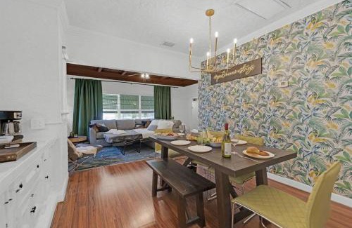 Pinewood Park Apartment | Palm Wave Says - Designers Stay - No Extra Fees