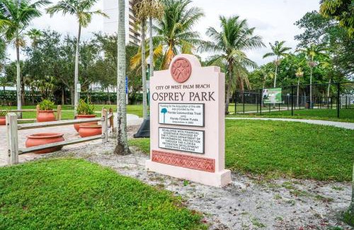 Pinewood Park Apartment | Palm Wave Says - Designers Stay - No Extra Fees