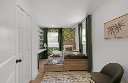 Pinewood Park Apartment | Palm Wave Says - Designers Stay - No Extra Fees