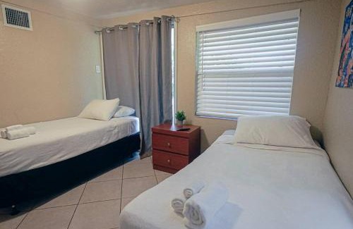 Southwest Apartment | Palm Wave Stays - Central and Cozy Apt