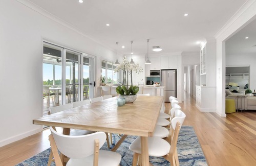 Pokolbin House | Palmers Lane Vineyard 6br Homestead with Pool