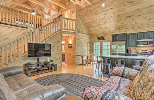 Kresgeville House | Palmerton Cabin with Game Room about 5 Mi to Blue Mtn