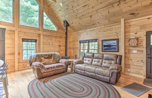 Kresgeville House | Palmerton Cabin with Game Room about 5 Mi to Blue Mtn